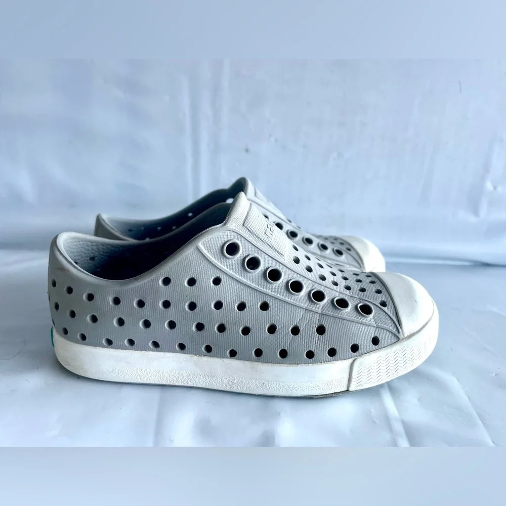 Native Jefferson Kids Waterproof Slip-On Sneaker‎ Pigeon Grey/Shell White C8